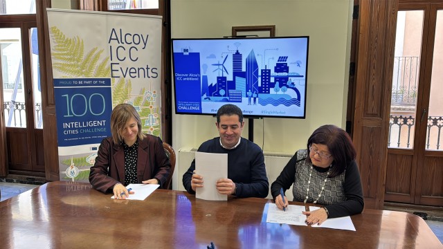 Alcoy firma tres pactos verdes en movilidad y energía con la adhesión de 37 empresas e instituciones  