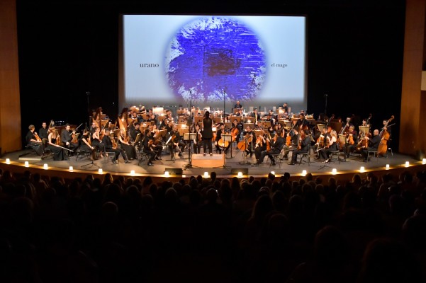 El escenógrafo Paco Azorín ofrece dos conciertos inmersivos con la OSRM en Murcia y Cartagena