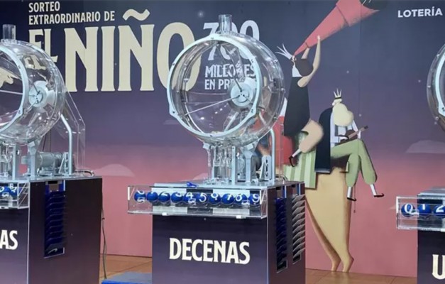 La administración de Lotería de Alcalà se estrena repartiendo suerte con el segundo premio del Niño
