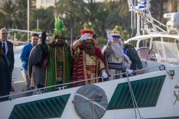 Alicante 'siente la grandeza de la Navidad' en una Cabalgata de Reyes con más de 60.000 espectadores

