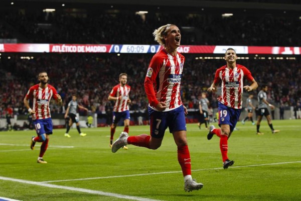 El Atlético gana 2-0 y adelanta al Sevilla