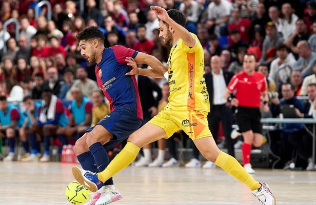 El Servigroup Peñíscola asalta el Palau Blaugrana y clava su bandera en el liderato de Primera División 