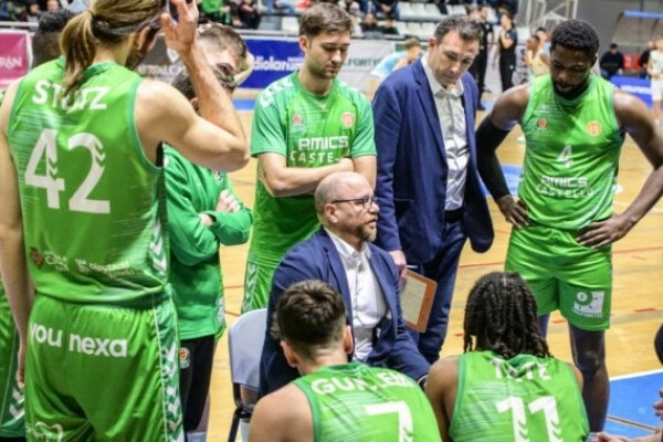 El Amics Castelló cae en la trampa ante el colista Morón y pierde en la recta
final del partido