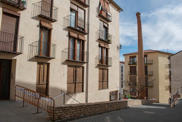 Cultura interviene para evitar el colapso de la chimenea de la Fàbrica del Tint