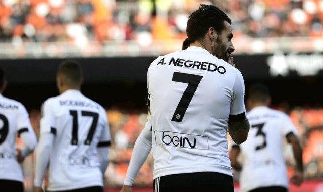 Negredo se resarce en la Copa con un 'hat-trick'