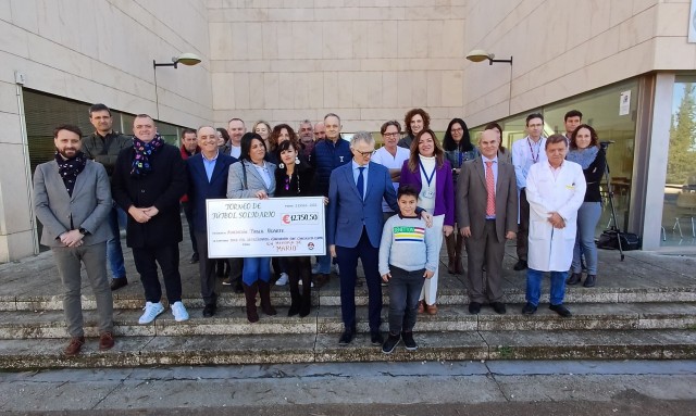 Vecinos de la pedanía lorquina de Avilés donan 12.000 euros para investigar el cáncer infantil

