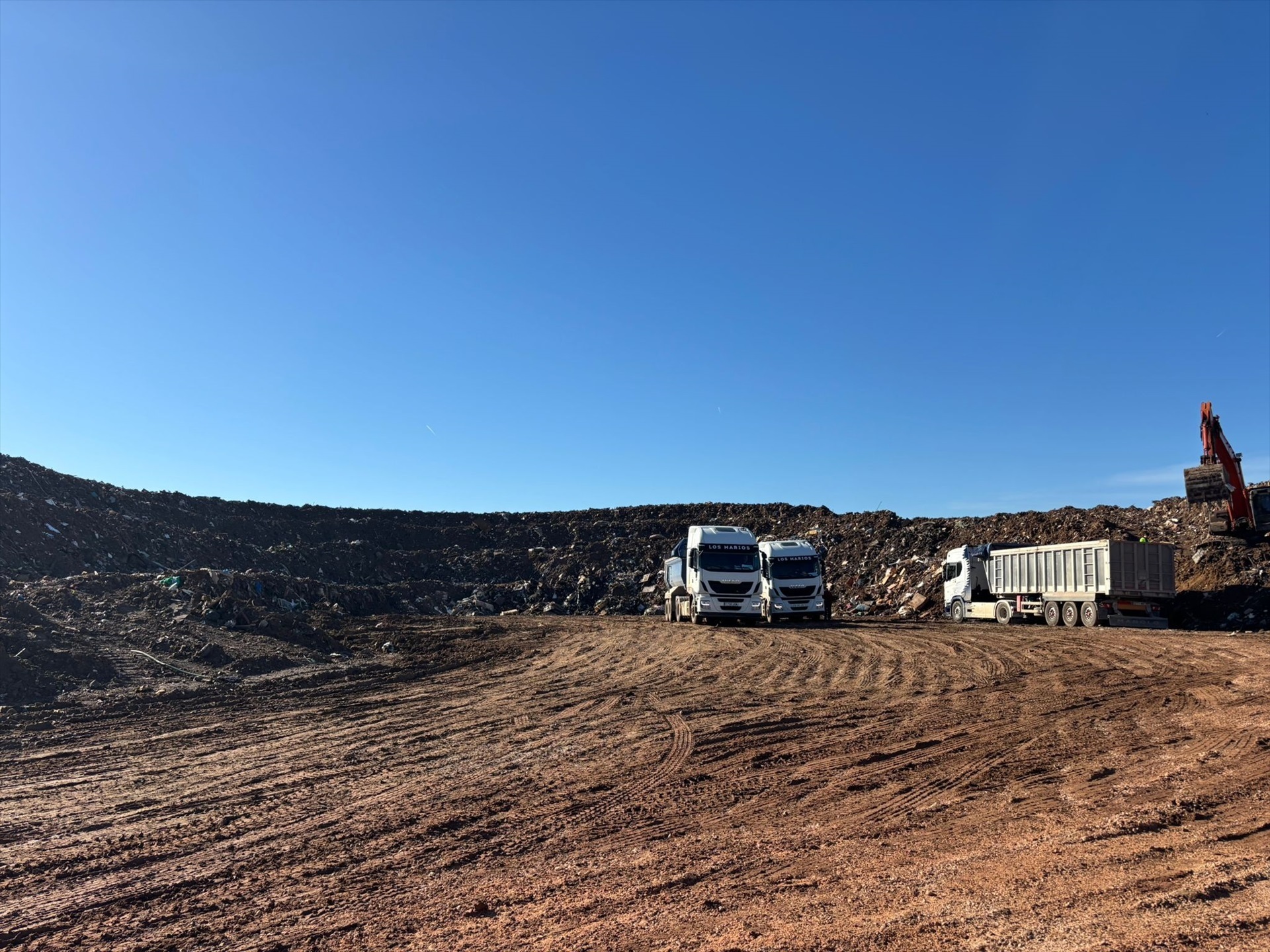 Avanza la tercera fase de la retirada de residuos de la Dana con el vaciado del punto de Catarroja