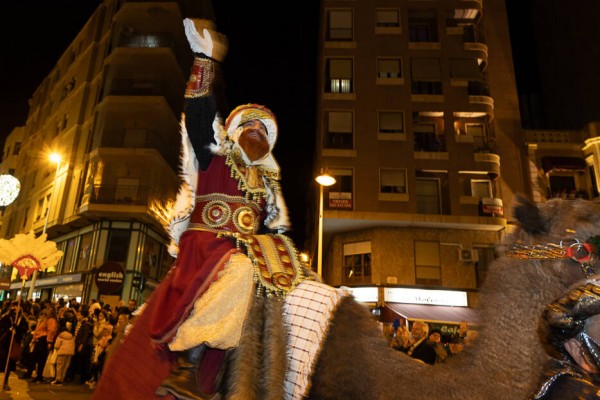Elche encarga a la misma firma crevillentina de los dromedarios de Reyes la cabalgata y carrozas