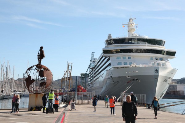 Cartagena apuesta por la energía fotovoltaica para descarbonizar el atraque de cruceros turísticos


