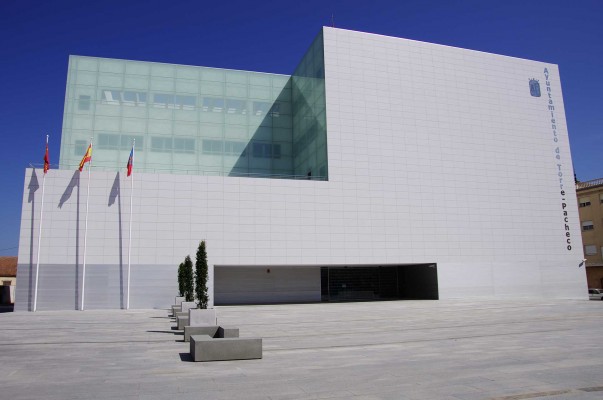 Torre Pacheco busca la empresa que mantenga perfecto el edificio del Ayuntamiento
