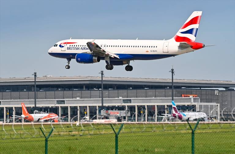 IAG cerró 2024 con un alza del 103% en Bolsa, el valor más alcista del Ibex 35