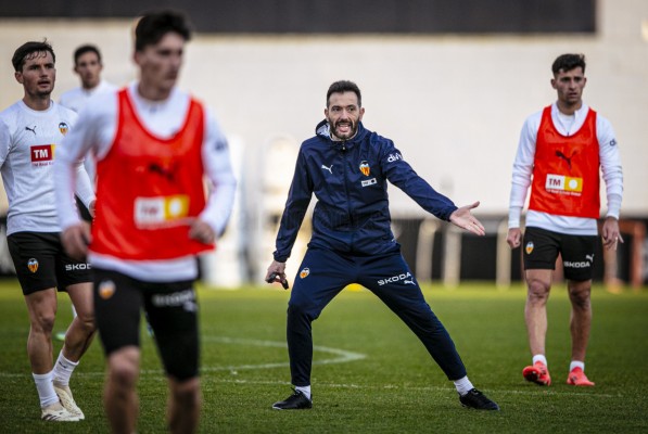 Entrenador nuevo, ¿victoria segura?
