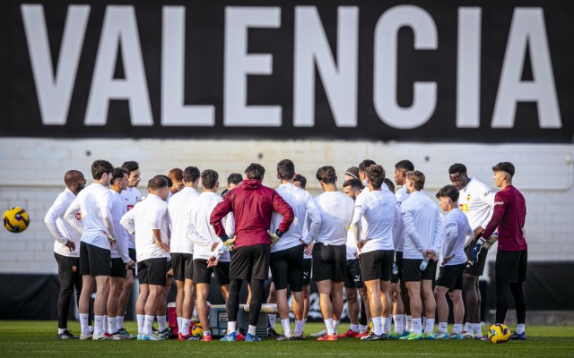 El Valencia entrena en año nuevo con Gayà y Diakhaby
