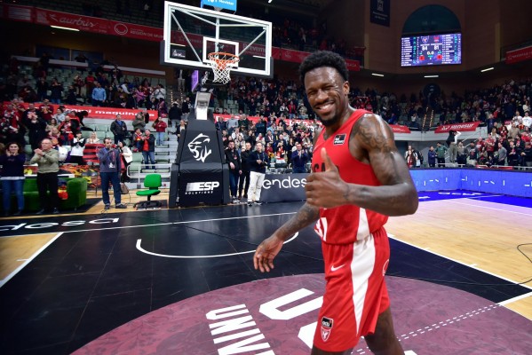 El UCAM CB inicia el año tratando de sorprender al Unicaja en casa con Sant-Roos recuperado 