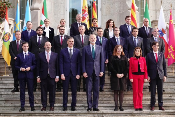 Al menos cuatro presidentes autonómicos se subirán el sueldo en 2025: Page, Chivite, Buruaga y Capellán
