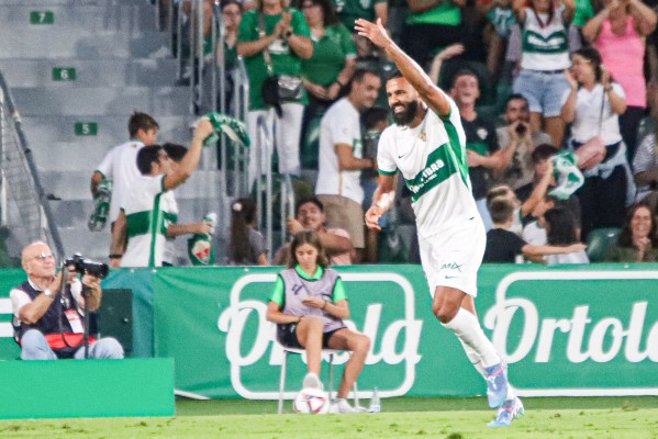 El Elche pide 2,5 millones de euros por Mourad al Anderlecht que le ofrece tres años de contrato