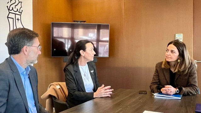 Nuria Martínez agradece a Pilar de la Oliva su trabajo al frente del TSJCV