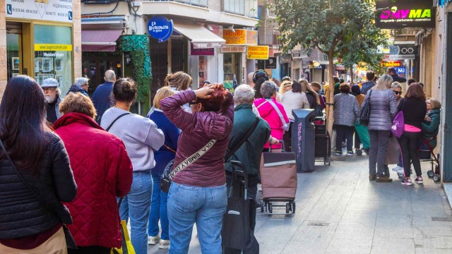 Benidorm tramita el pago de la segunda remesa de bonos consumo, que asciende a 406.600 euros