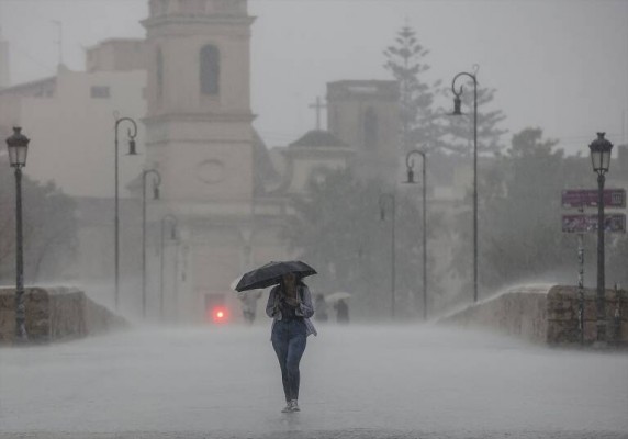 Emergencias establece alerta amarilla por lluvias y tormentas en el litoral de Valencia y Alicante