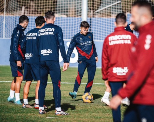 El Levante UD vuelve al trabajo sin Fabrício, que negocia su salida al EC Vitória brasileño
