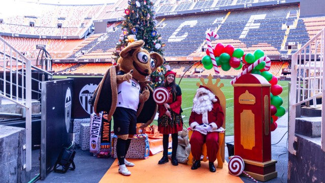 Mestalla recibió a 12.000 valencianistas para celebrar la Navidad
