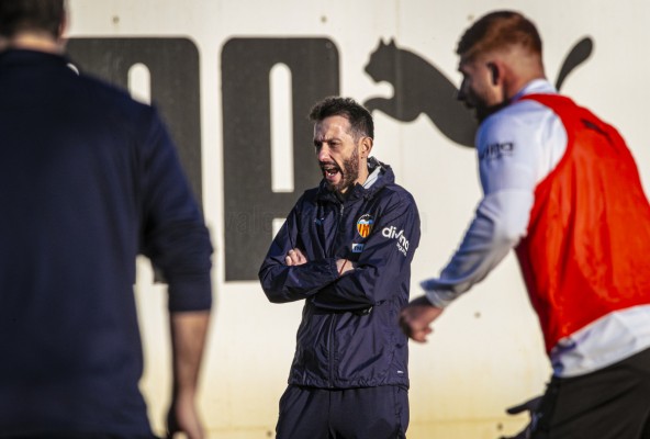 Gayà y Mamardashvili siguen al margen en la segunda sesión del día de Corberán

