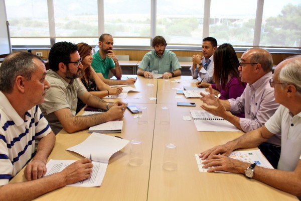 Frío encuentro entre Podemos y Hosbec por la tasa turística