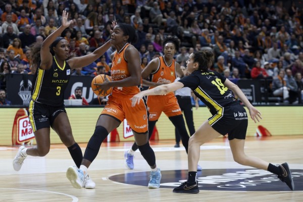 Valencia Basket cierra un 2024 de ensueño con una meritoria victoria ante Hozno Global Jairis 