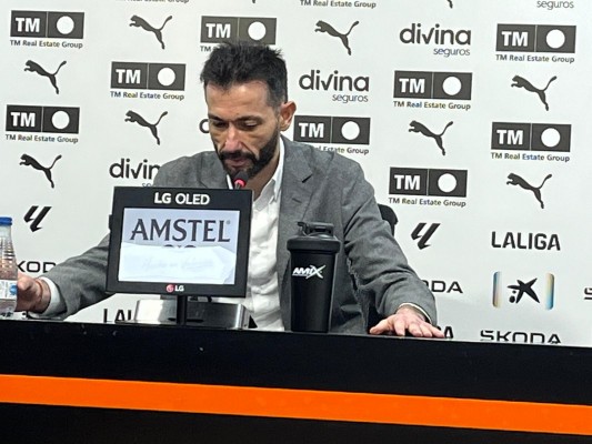 El cuerpo técnico de Corberán en el Valencia CF incorpora a seis personas
