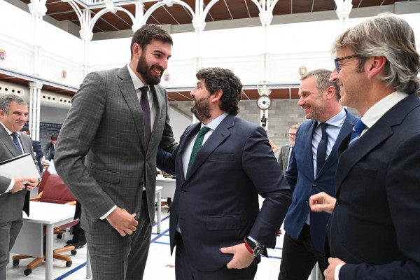 Adiós a 2024, el año que López Miras perdió a su socio: las 10 noticias políticas de la Región