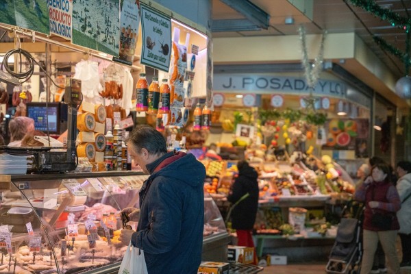 Los mercados municipales de València mantienen ventas en Navidad, pero acusan el 