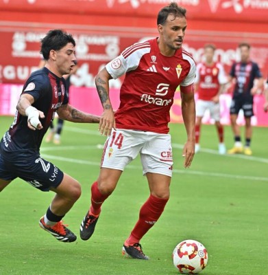 El Murcia despide 2024 a tiro del ascenso directo a Segunda y el Yeclano a un punto de la promoción