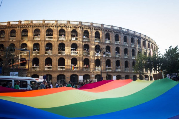 Lambda lanza una campaña para hacer visible la realidad de los bisexuales 