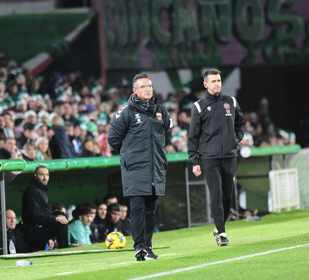 Los encuentros ante Eibar y Cádiz determinarán el futuro de Dani Ponz como técnico del Eldense