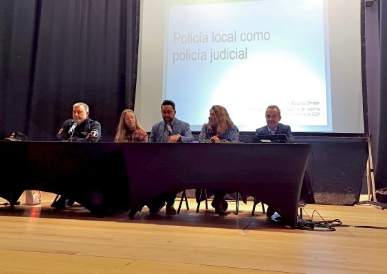 La Policía Local de Paterna se forma en cuestiones prácticas de investigación de delitos de maltrato animal