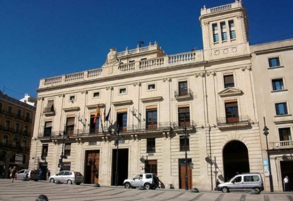 La empresa pública de Alcoy asume a los 16 trabajadores del Servicio de Atención Domiciliaria