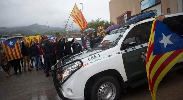 Los guardias civiles desplazados a Cataluña cobrarán un extra de 80 euros al día