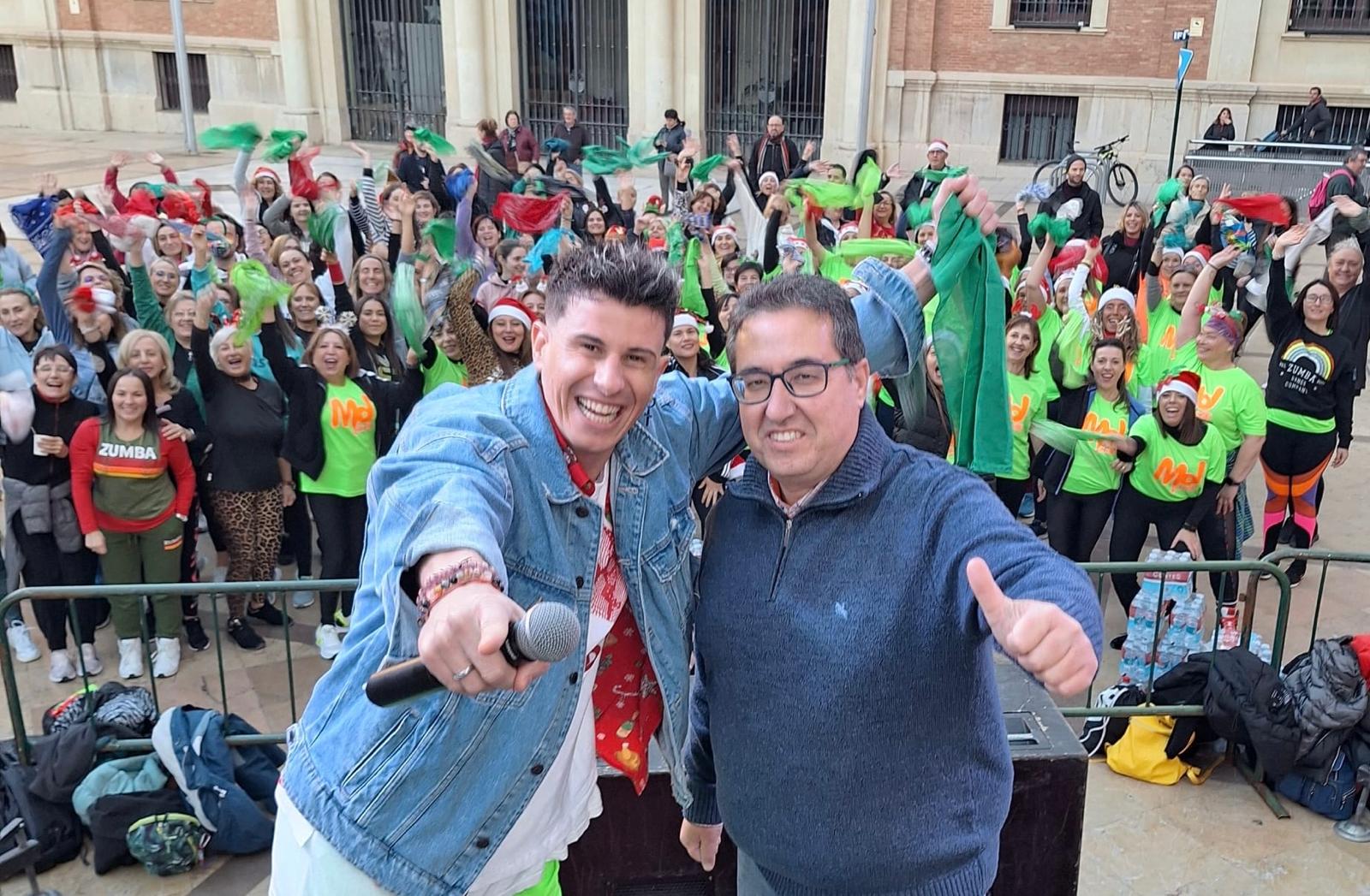 Centenares de personas llenan las calles de Castelló gracias al segundo ZumbaNadal solidario