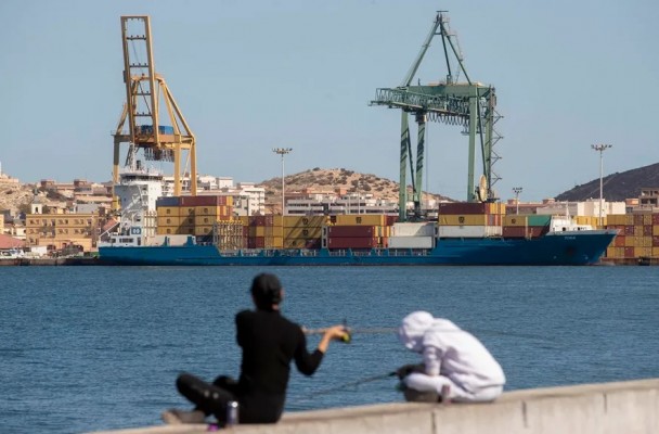 Un buque ruso se hunde frente a la costa de Cartagena y evacúan a 14 tripulantes al puerto