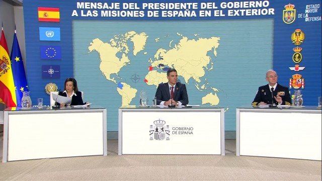 Sánchez felicita la Navidad a las tropas en el exterior y ensalza su labor en catástrofes como la Dana
