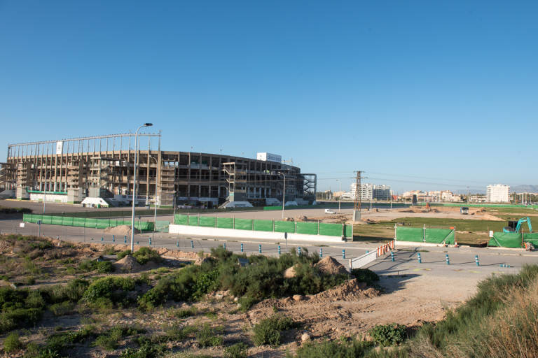 Obras en los viejos campos anexos, junto al E-24 - 