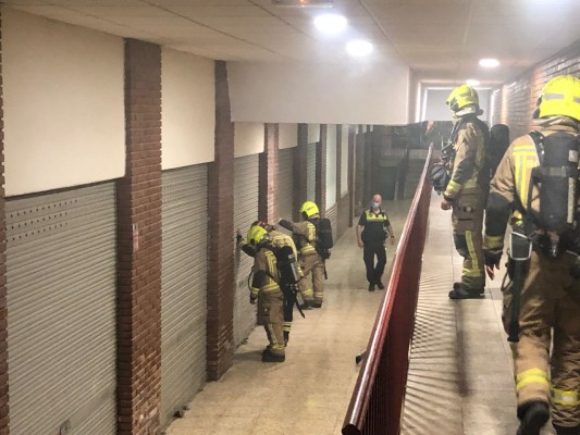 Alicante renueva 290 trajes especializados para los bomberos por 597.000 euros 