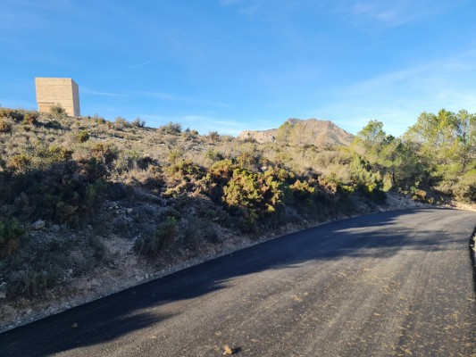 Elda finaliza las obras de reparación del asfaltado del camino que conecta con 'La Torreta'