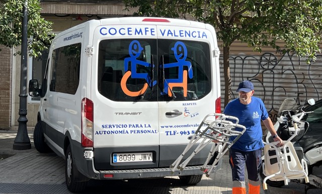 Cocemfe Valencia y Caixa Popular donan material ortoprotésico a personas con discapacidad afectadas por la Dana