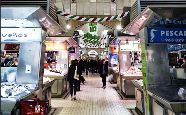 El Mercado Central amplía sus horarios para facilitar las compras a sus clientes en Navidad
