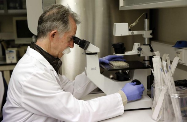 La investigación de la vacuna contra el cáncer logra financiación para un año
