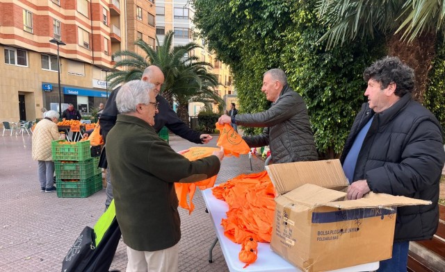  Castelló reparte 4.000 bolsas del Mercat de la Taronja de Castelló durante las Navidades