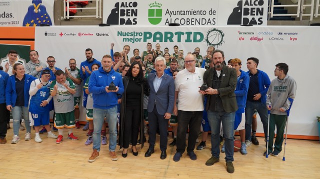 300 personas se suman al partido más solidario entre el Quiero Valcude Alcobendas Adilas y el UNITTS CD de Valencia a favor de los afectados por la DANA