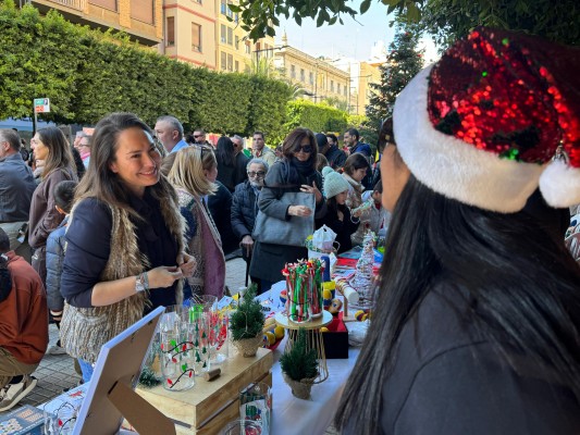 La Plaza Huerto Sogueros de Castelló acoge el Mercadillo Intercultural Navideño 