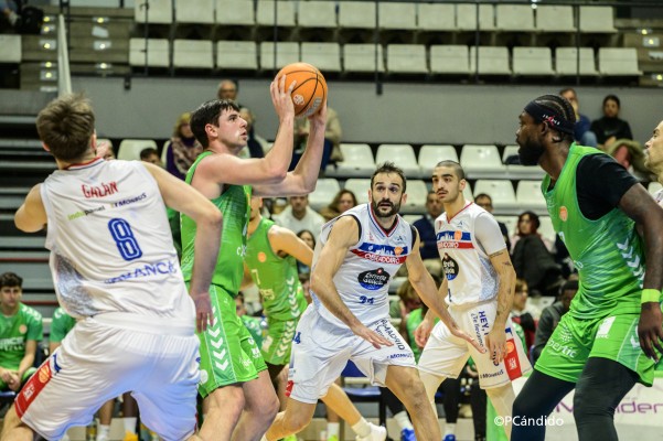 El Amics Castelló se reivindica con una victoria de prestigio ante el Obradoiro